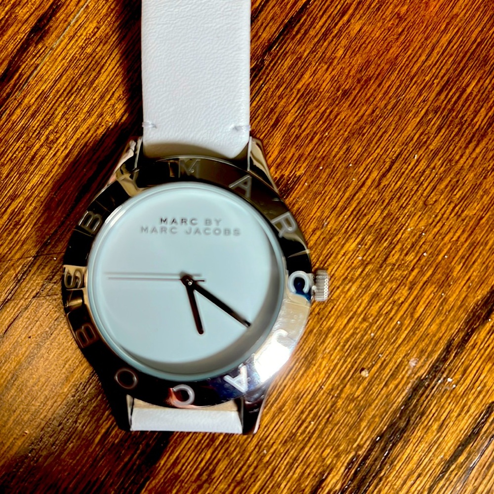 Marc by Marc Jacobs Watch. White leather strap. New.